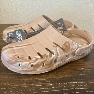 Mens Marble-Patterned Beige Slip-On Eva rugged shark Clogs with Back Strap 12